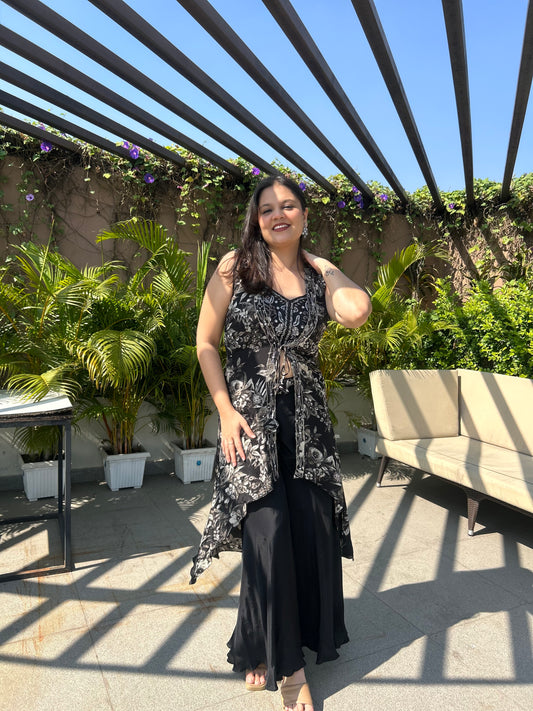 Zaika – Black & White Indo-Western Printed Cape Set